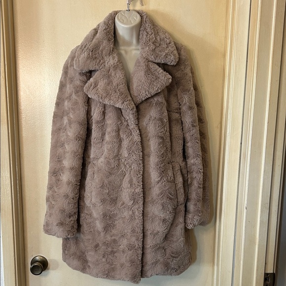 Kenneth Cole New York Jackets & Blazers - Kenneth Cole New York Women's Plush Teddy Jacket - Beige size M